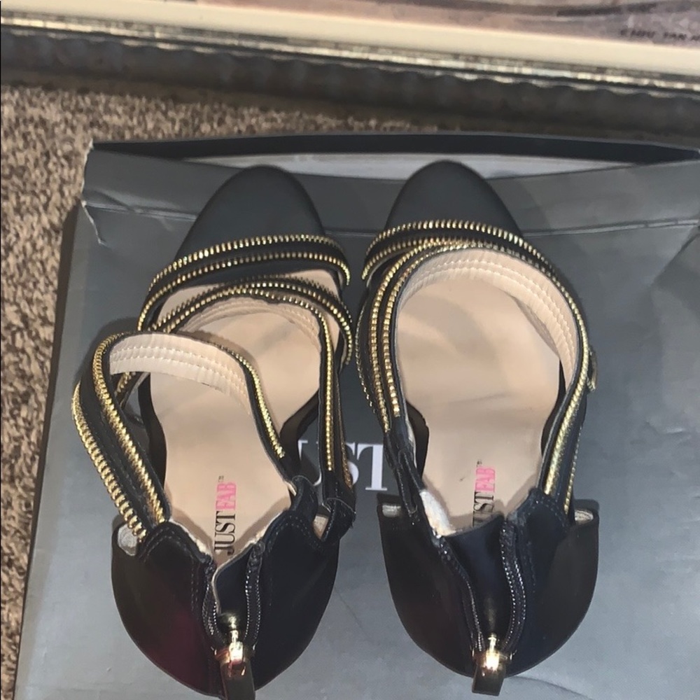 Heels - Picture 4 of 4